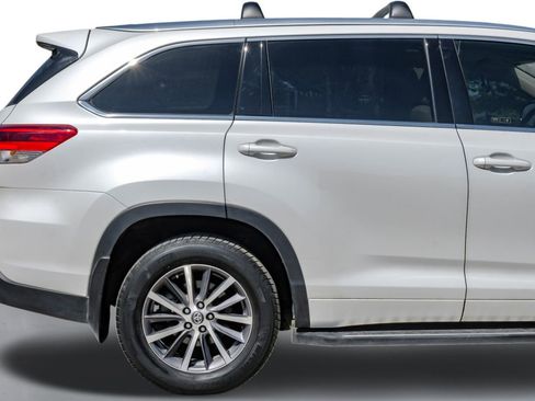 Used 2018 Toyota Highlander XLE image 6
