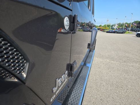 Used 2020 Jeep Gladiator Overland AWD/4WD image 15