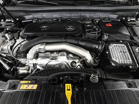 Certified 2025 Mercedes-Benz GLB 250 4MATIC w/ Exclusive Package image 24