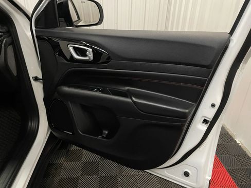 Used 2025 Jeep Compass Trailhawk AWD/4WD image 45