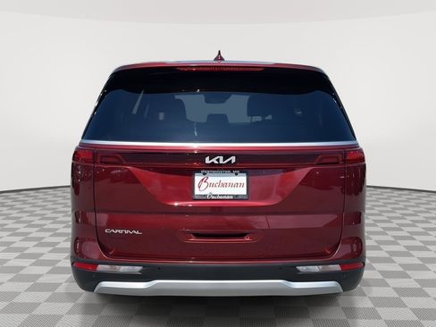 Used 2024 Kia Carnival LX FWD image 3