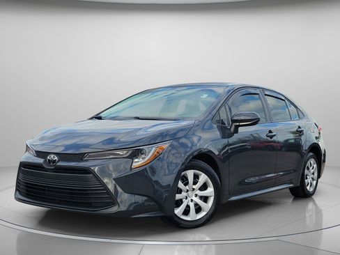 Used 2024 Toyota Corolla LE image 2