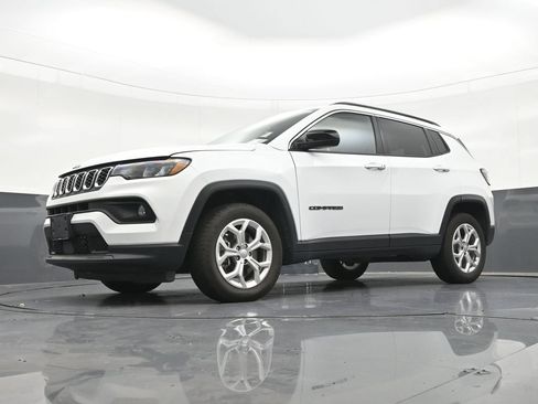 Used 2024 Jeep Compass Latitude AWD/4WD image 26