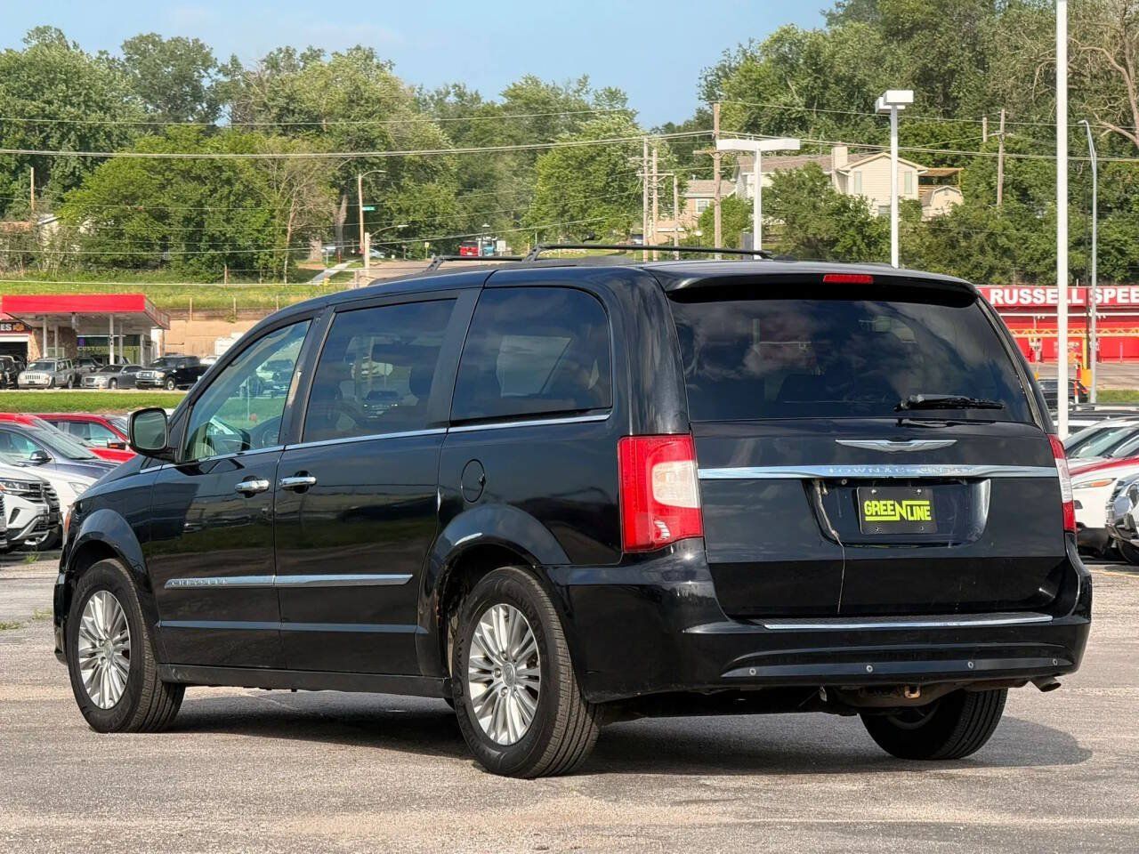 Used 2015 Chrysler Town & Country Touring-L w/ Driver Convenience Group FWD image 2