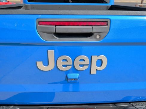 Used 2022 Jeep Gladiator Overland w/ LED Lighting Group AWD/4WD image 43