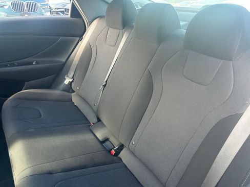 Used 2025 Hyundai Elantra SE FWD image 5