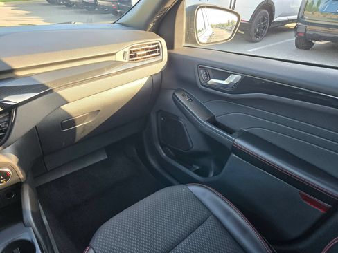 Used 2023 Ford Escape ST-Line FWD image 11