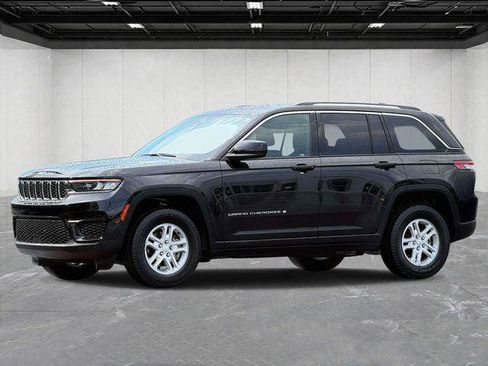Certified 2023 Jeep Grand Cherokee Laredo w/ Luxury Tech Group I AWD/4WD image 1