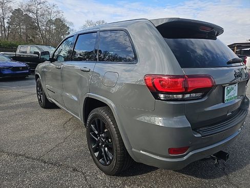 Used 2021 Jeep Grand Cherokee Laredo X image 3