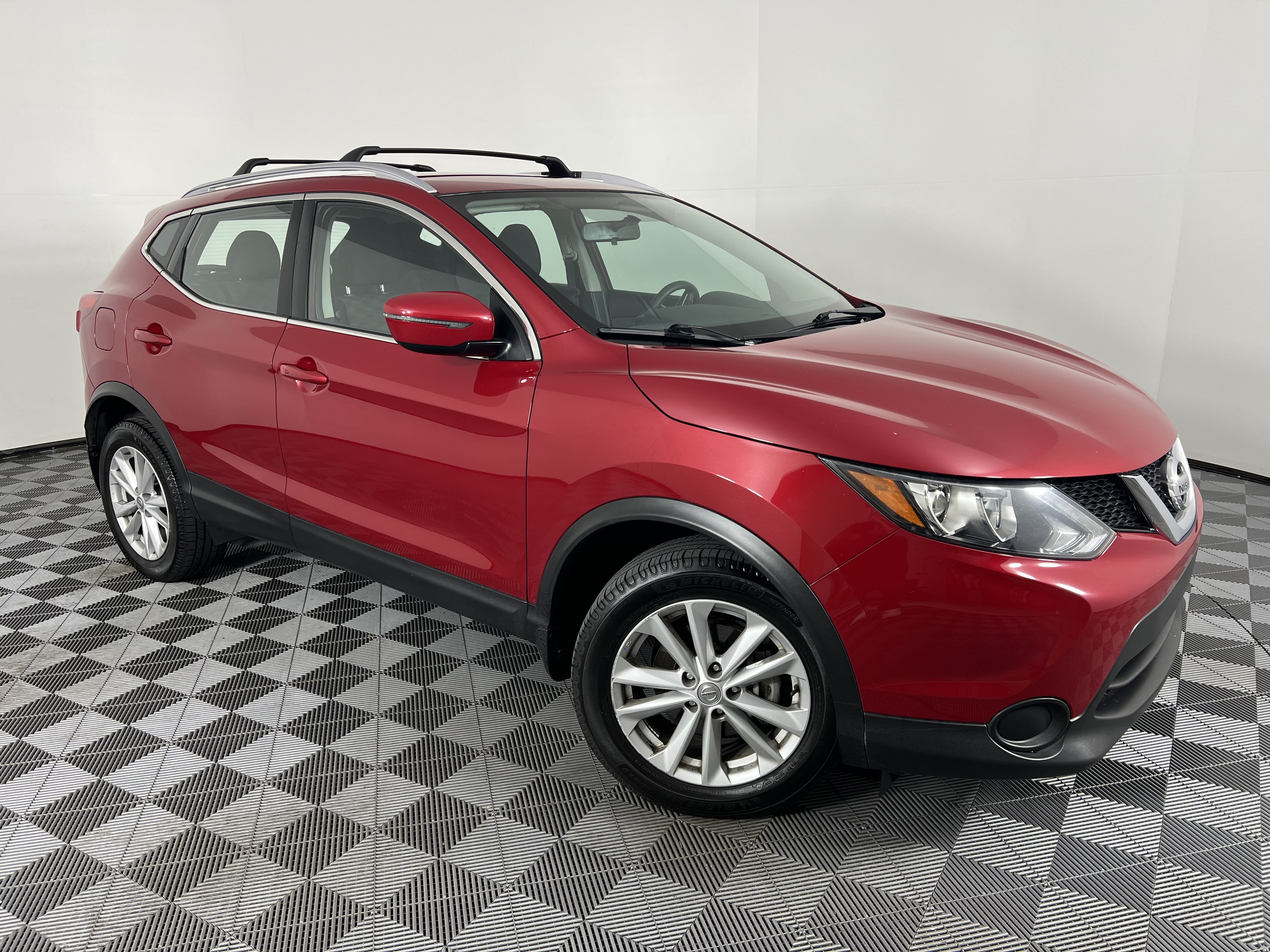 Used 2018 Nissan Rogue Sport SV AWD/4WD image 2