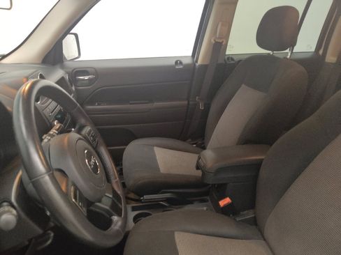 Used 2014 Jeep Patriot Latitude AWD/4WD image 17