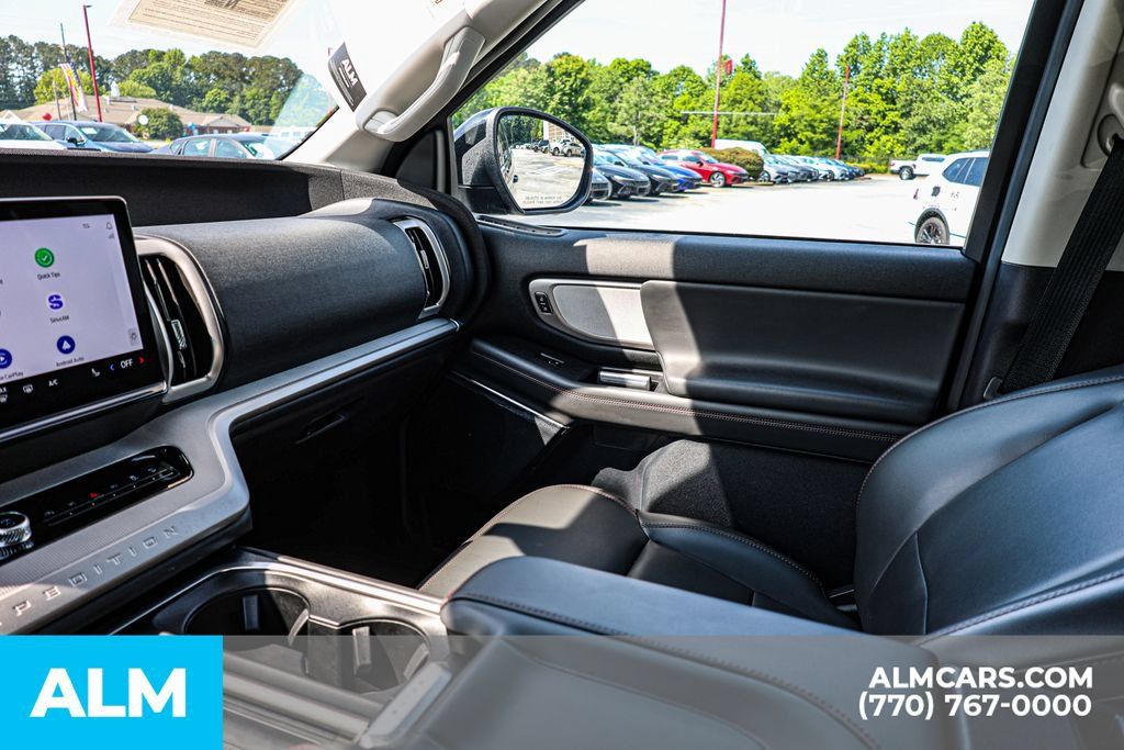 Used 2025 Ford Expedition Active AWD/4WD image 50