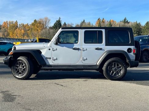 Used 2024 Jeep Wrangler Sport S image 6