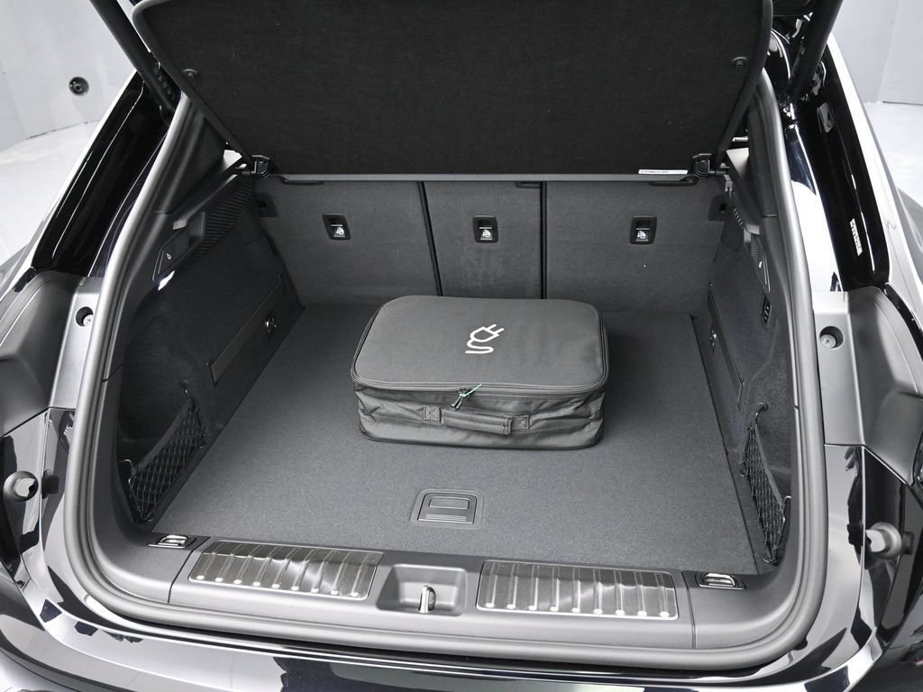 Certified 2025 Porsche Macan 4S Electric AWD/4WD image 33