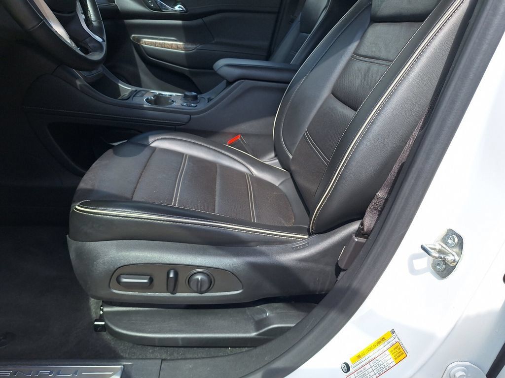 Used 2023 GMC Acadia Denali FWD image 31