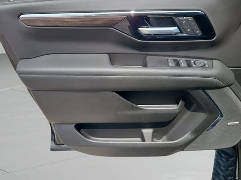 New 2026 Chevrolet Suburban Z71 w/ Comfort Package AWD/4WD image 18