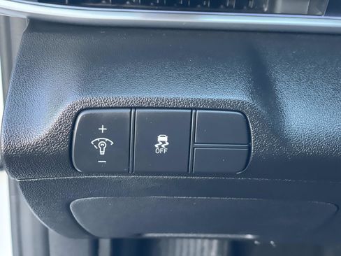 Certified 2025 Hyundai Elantra SEL image 18