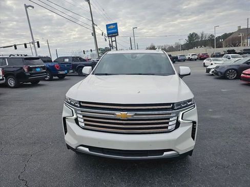 Used 2022 Chevrolet Suburban High Country image 3