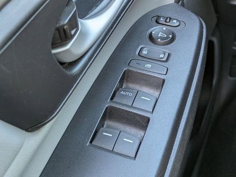 Used 2017 Honda CR-V LX image 25