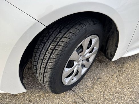 Used 2024 Toyota Corolla LE image 2