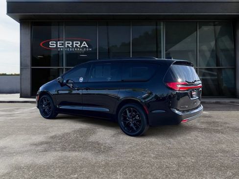 Used 2024 Chrysler Pacifica Limited w/ S Appearance Package AWD/4WD image 3