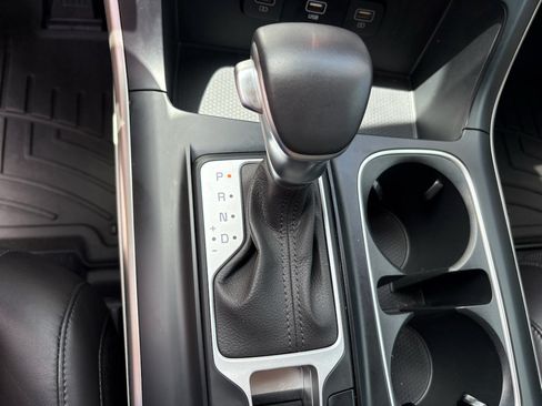 Used 2024 Kia Carnival LX FWD image 21