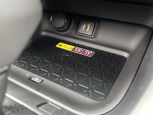 Used 2024 Toyota RAV4 XLE Premium image 32