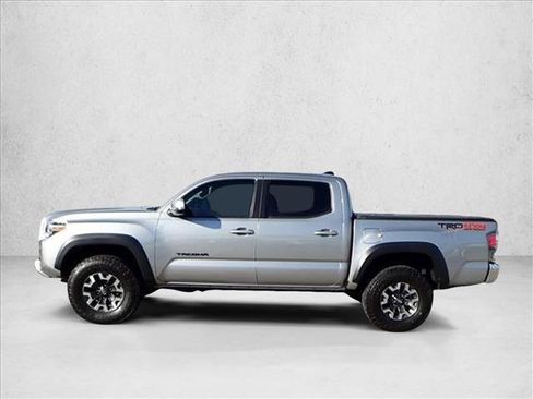Used 2020 Toyota Tacoma TRD Off-Road image 2