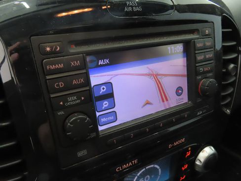 Used 2013 Nissan Juke SL FWD image 19