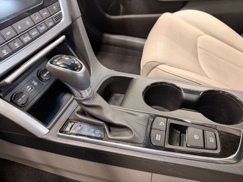 Used 2017 Hyundai Sonata Limited w/ Ultimate Package 02 FWD image 34