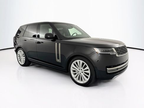 Used 2024 Land Rover Range Rover SE AWD/4WD image 3