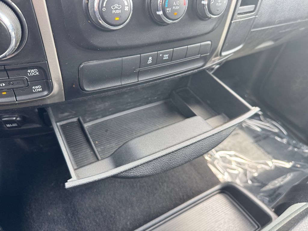 Used 2018 RAM 1500 Classic SLT AWD/4WD image 23