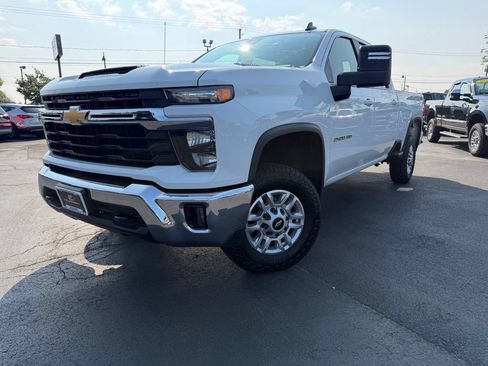 Used 2024 Chevrolet Silverado 2500 LT w/ Convenience Package AWD/4WD image 1