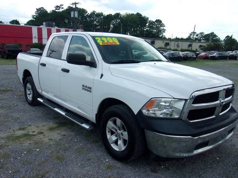 Used 2017 RAM 1500 Tradesman w/ Chrome Appearance Group RWD image 9