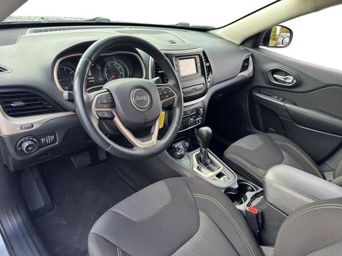 Used 2015 Jeep Cherokee Latitude AWD/4WD image 9