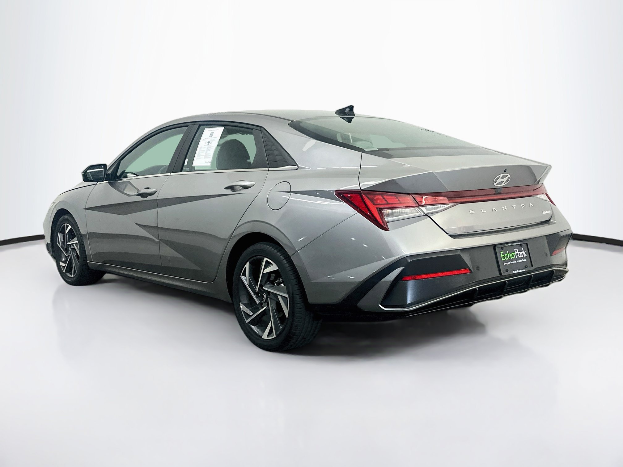 Used 2024 Hyundai Elantra Limited FWD image 5