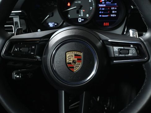 Used 2025 Porsche Macan AWD/4WD image 18