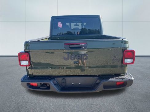 Used 2023 Jeep Gladiator Sport AWD/4WD image 3