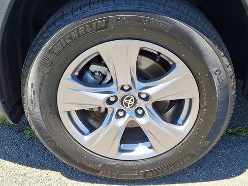 Used 2025 Toyota RAV4 XLE AWD/4WD image 8