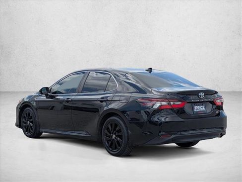 Used 2022 Toyota Camry LE FWD image 8