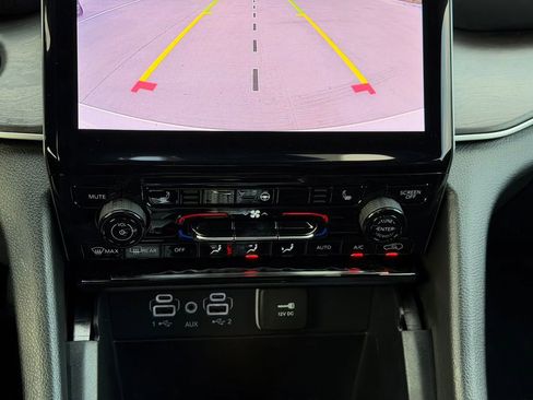 New 2025 Jeep Grand Cherokee L Limited AWD/4WD image 16