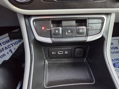 Used 2024 GMC Terrain SLE AWD/4WD image 17