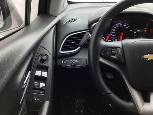Used 2018 Chevrolet Trax LT w/ LT Convenience Package AWD/4WD image 31