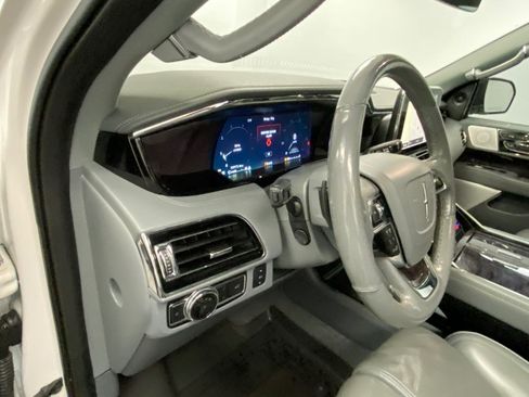 Used 2019 Lincoln Navigator Reserve AWD/4WD image 34