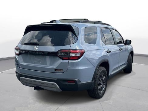 Used 2024 Honda Pilot TrailSport image 6