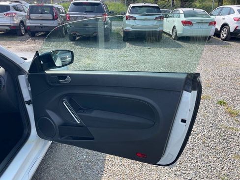 Used 2015 Volkswagen Beetle 1.8T Classic FWD image 14