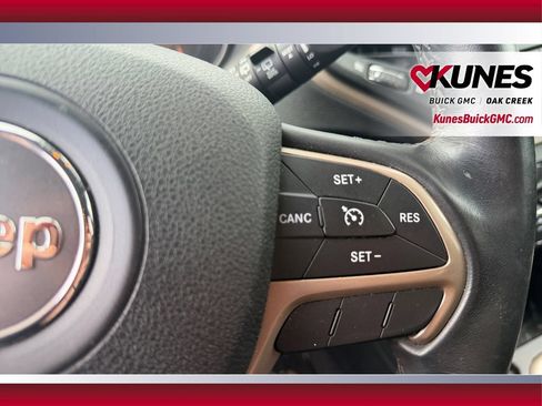 Used 2016 Jeep Cherokee Latitude FWD image 15