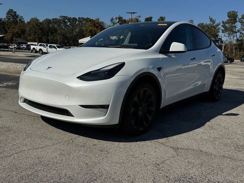Used 2022 Tesla Model Y Long Range image 3