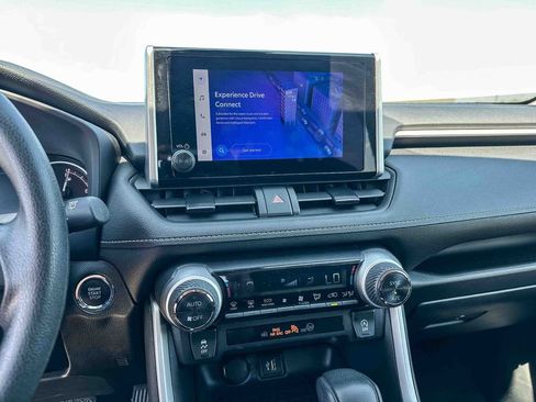 Used 2025 Toyota RAV4 XLE image 30