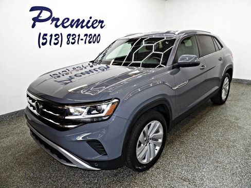 Used 2022 Volkswagen Atlas Cross Sport SE image 1